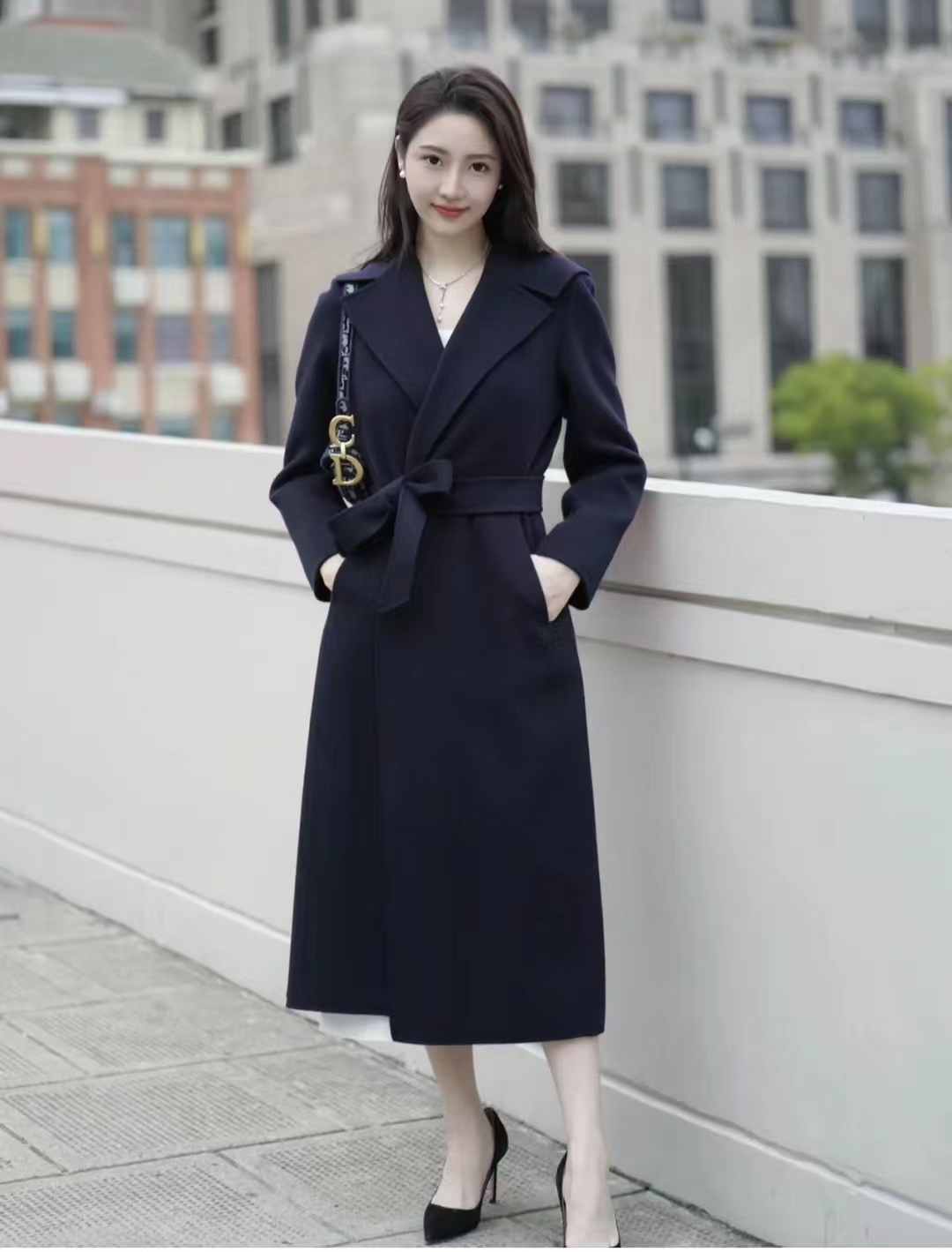 白色大衣里面搭配什么颜色显高级,17-20岁女气质大衣