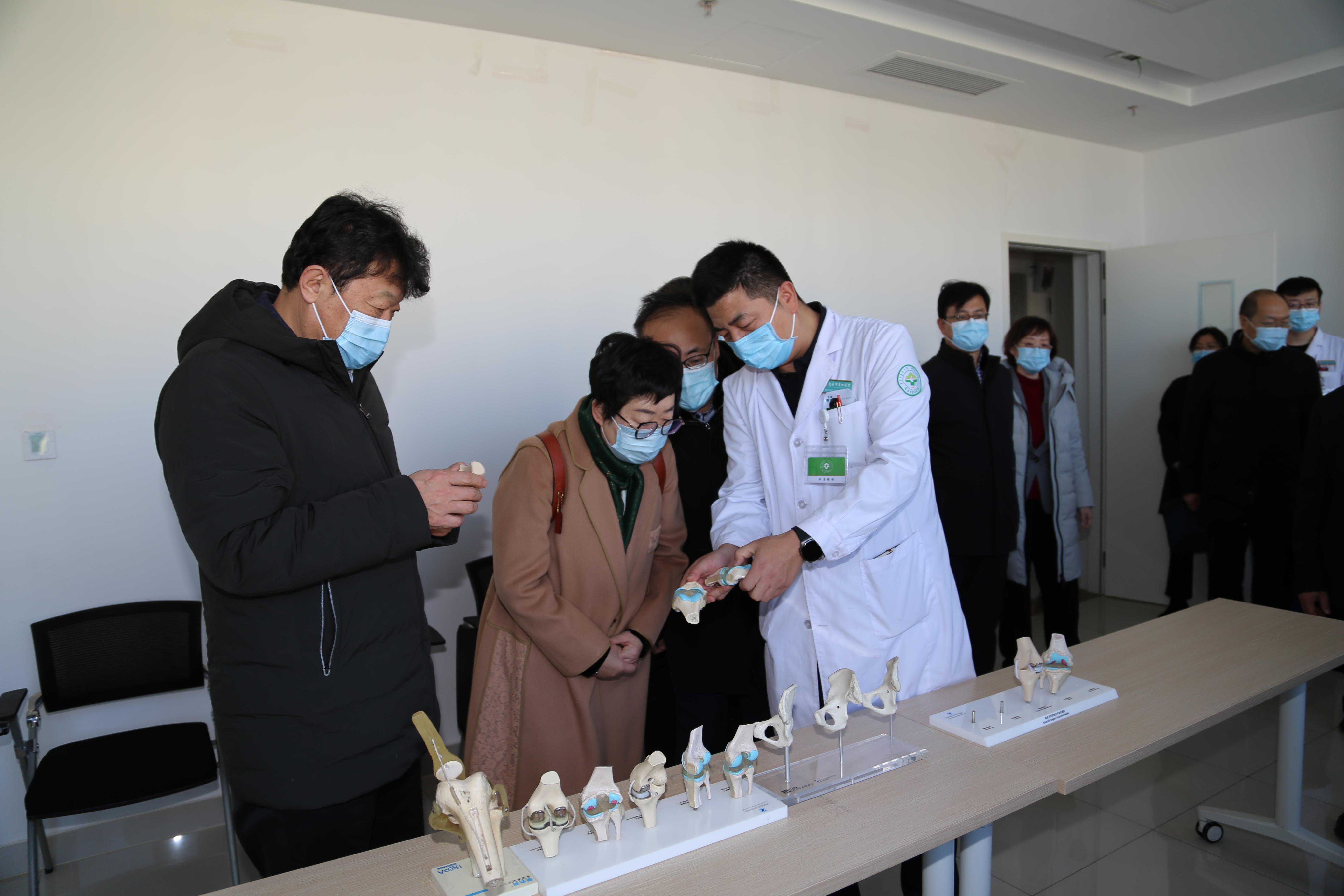 包头医学院领导一行调研包头市第四医院儿科临床医学院建设工作