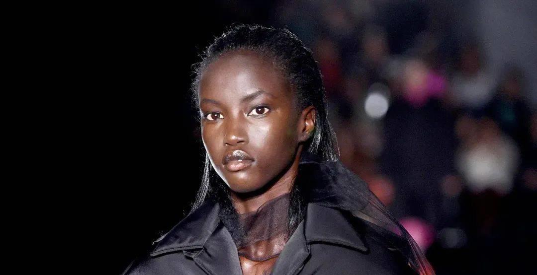 英国黑珍珠超模,英国国宝超模