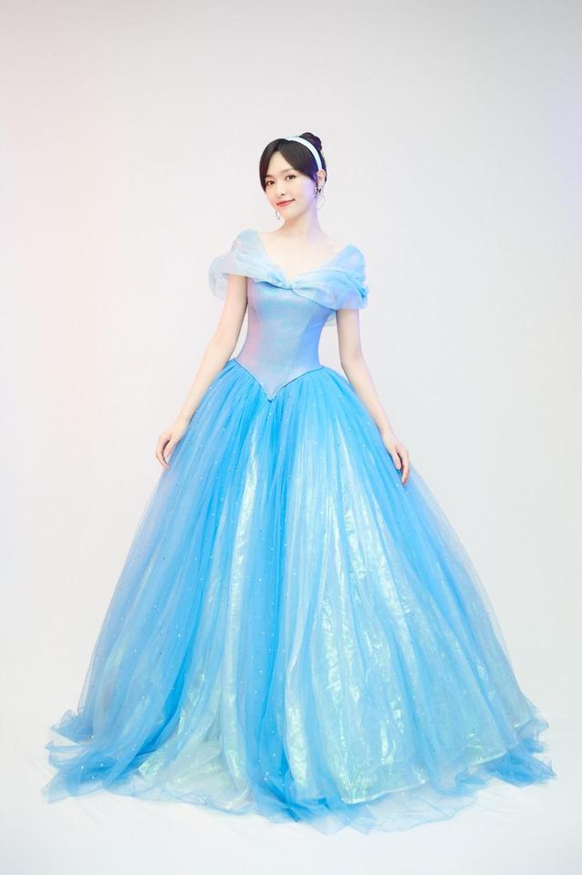 唐嫣穿公主裙现身商场,唐嫣蓝色公主裙