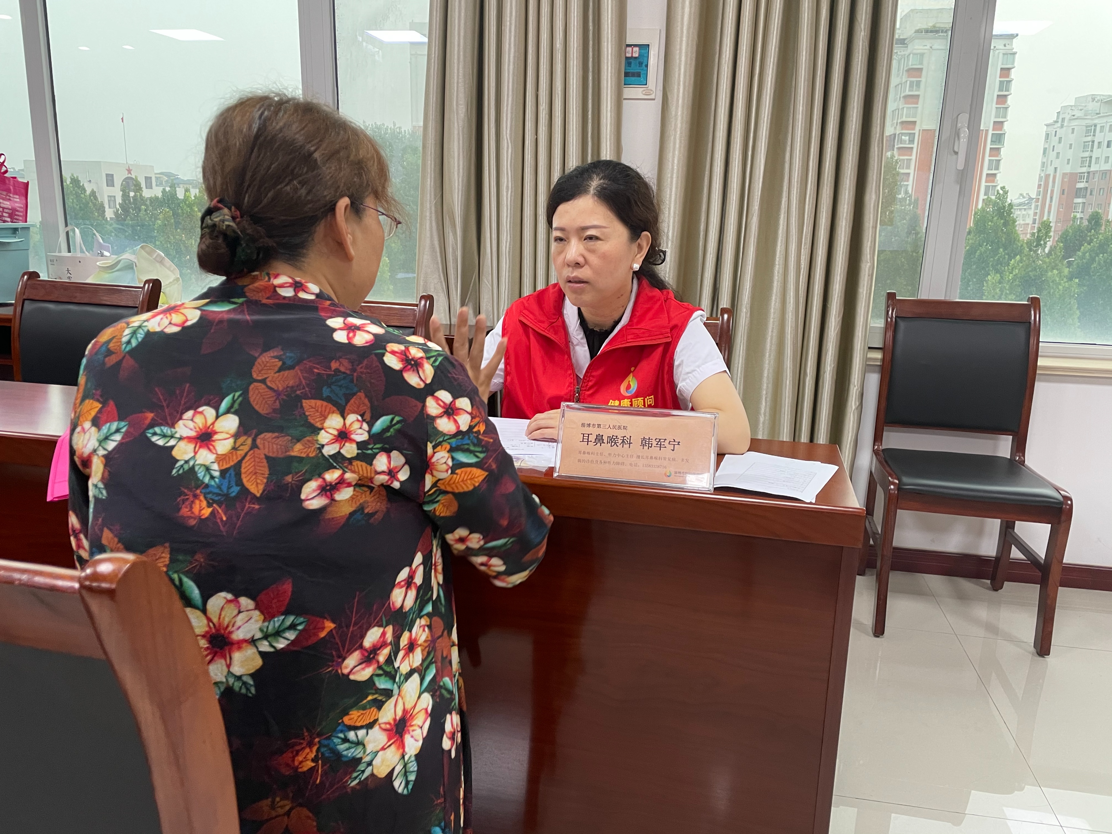 市三院联合宏仁堂“服务百姓健康行动”走进周村公共资源交易中心