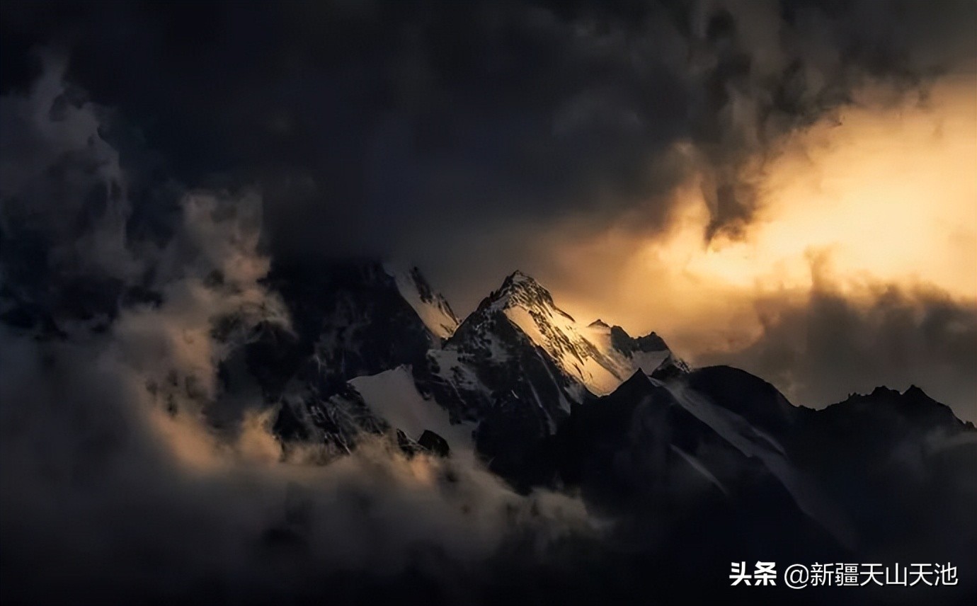 天山博格达峰顶,天山博格达主峰