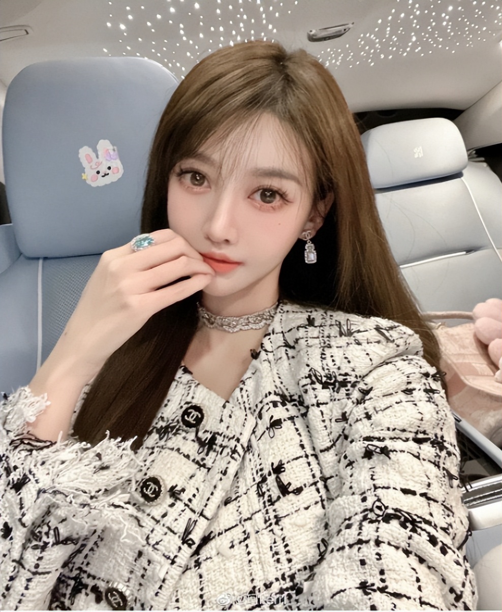 2天10个瓜，离婚、名导移民、恋情曝光、双双出轨…个个都是大瓜