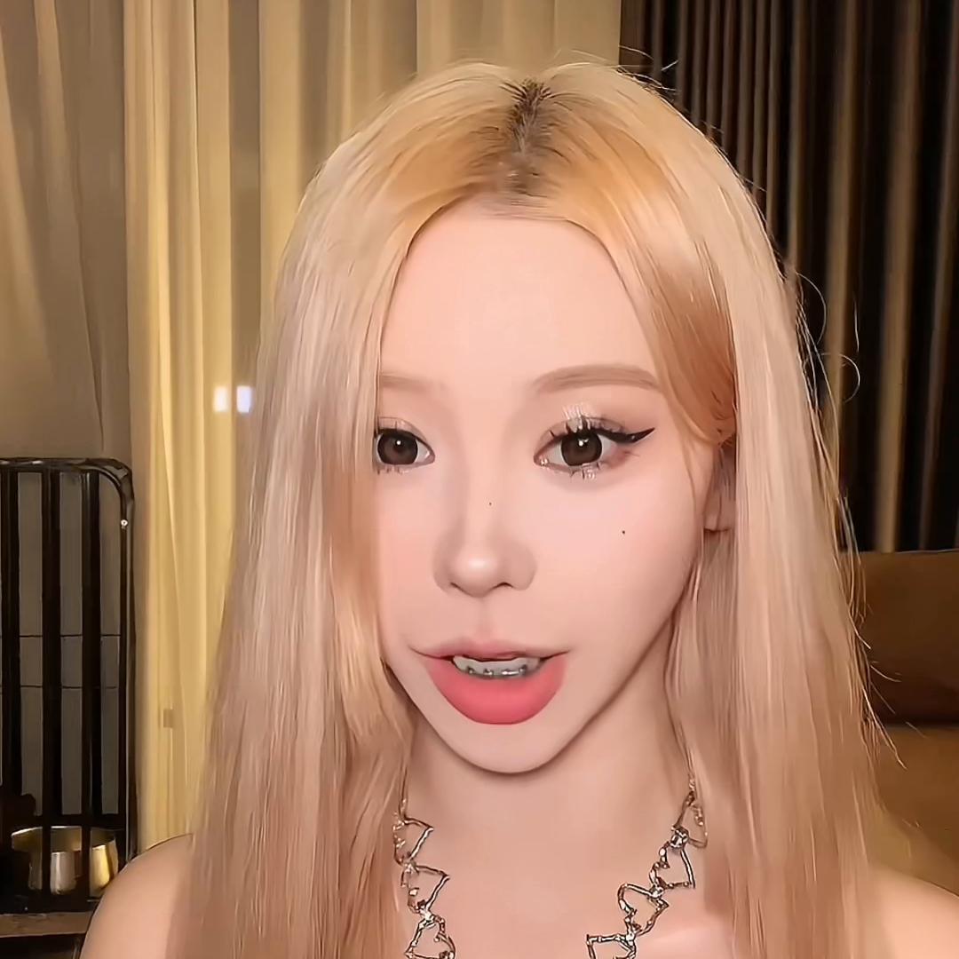 韩国卷发发型中长发,韩国卷棒卷发中长发教学