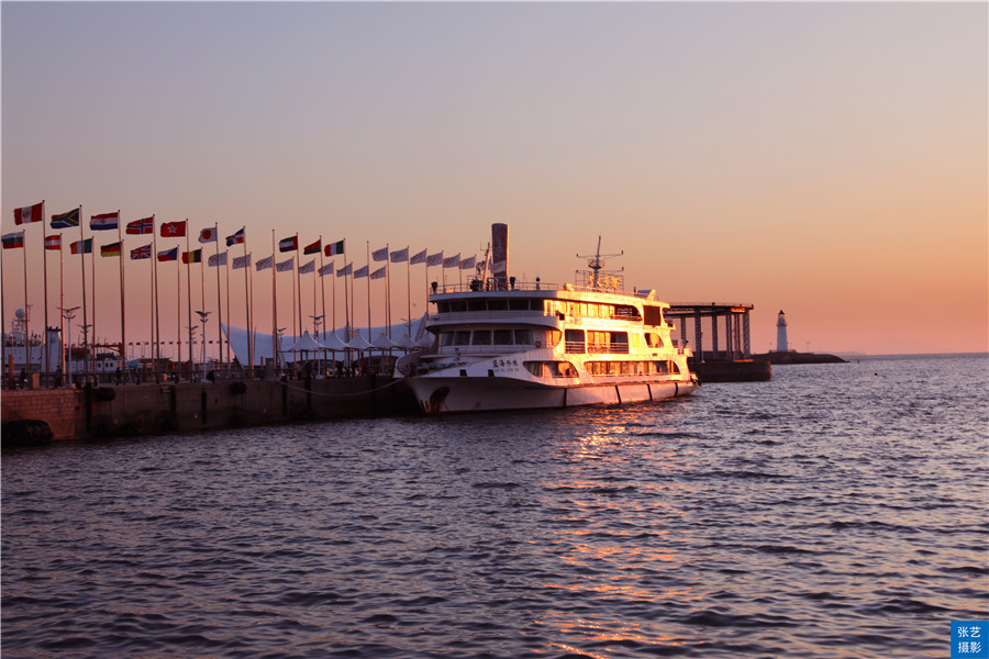 青岛作为中国宜居的旅游城市,青岛黄岛区维多利亚湾的周边环境