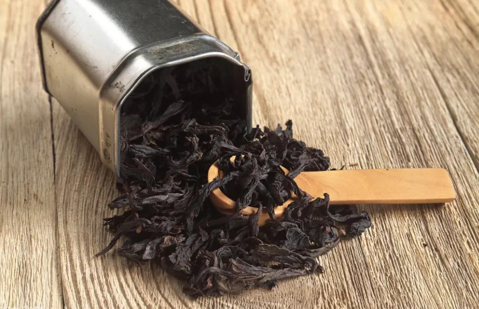 红茶和绿茶有什么区别如何区分,喝茶绿茶和红茶有什么区别