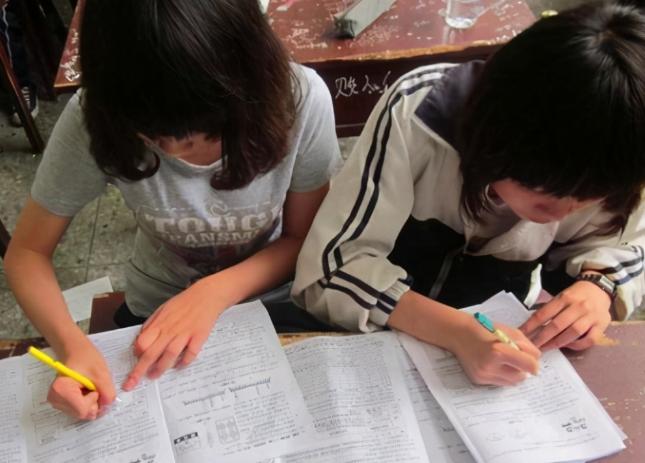 上课老师点名奇葩名字,小学课堂如何花式点名