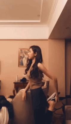 女朋友平胸我该怎么安慰,女朋友平胸该怎么安慰