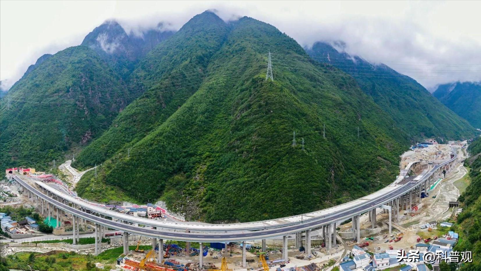 日均收入十几亿元，为啥高速公路依旧连年亏损，收的钱都哪去了？