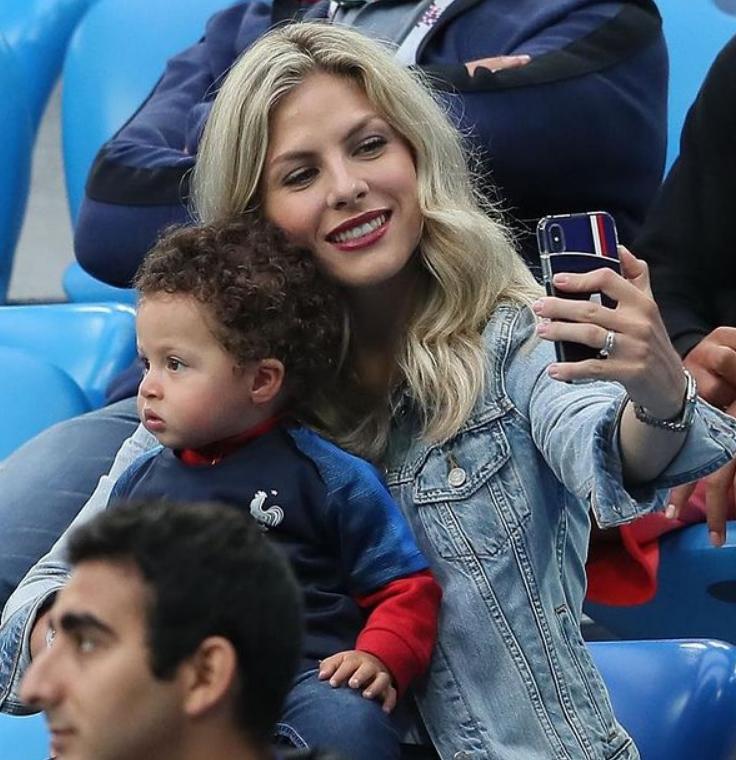 马克龙与布丽吉特互动温馨,马克龙和布丽吉特的亲密合照