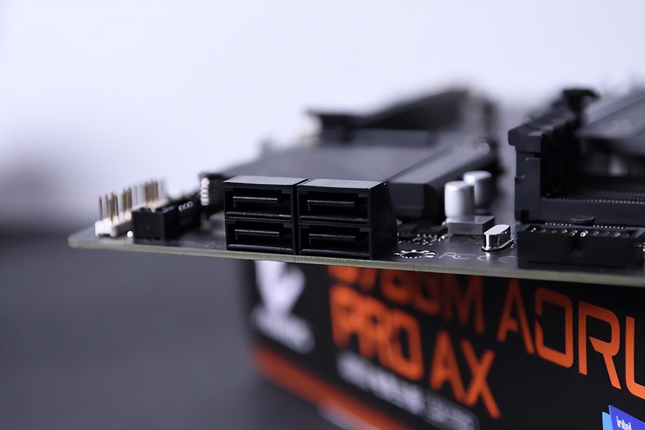 技嘉b760m电竞小雕是丐版吗,技嘉b760ddr4小雕评测