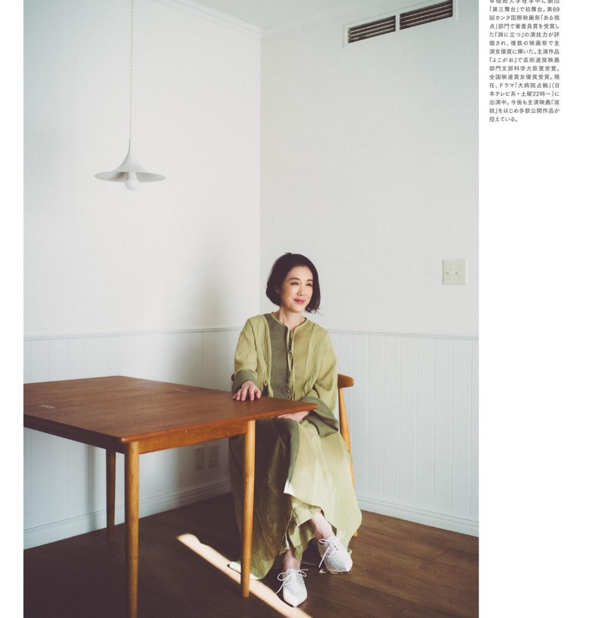 四十岁女人长头发短头发哪个减龄,五十多岁女人头发厚剪什么发型