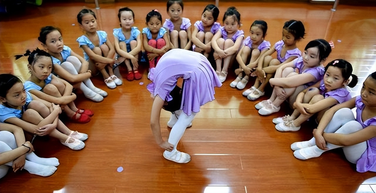 不给孩子报兴趣班就输在起跑线吗,家长要不要给学前儿童报兴趣班