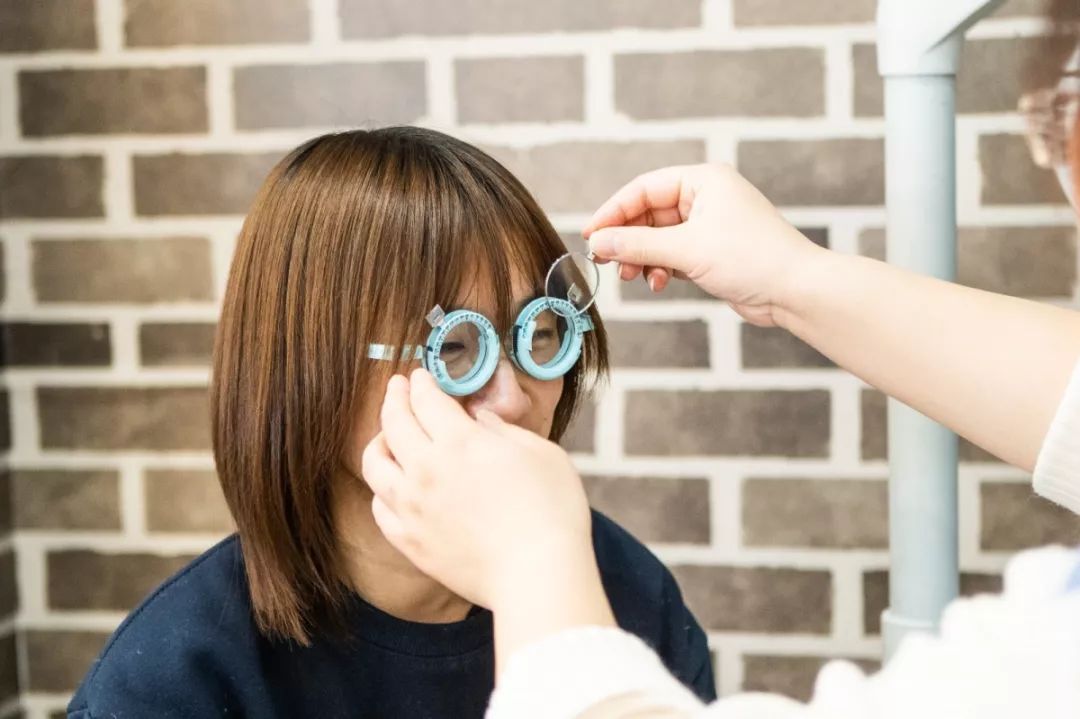 贵州配眼镜既便宜又正规好用,眼镜店600多元配个眼镜多少利润