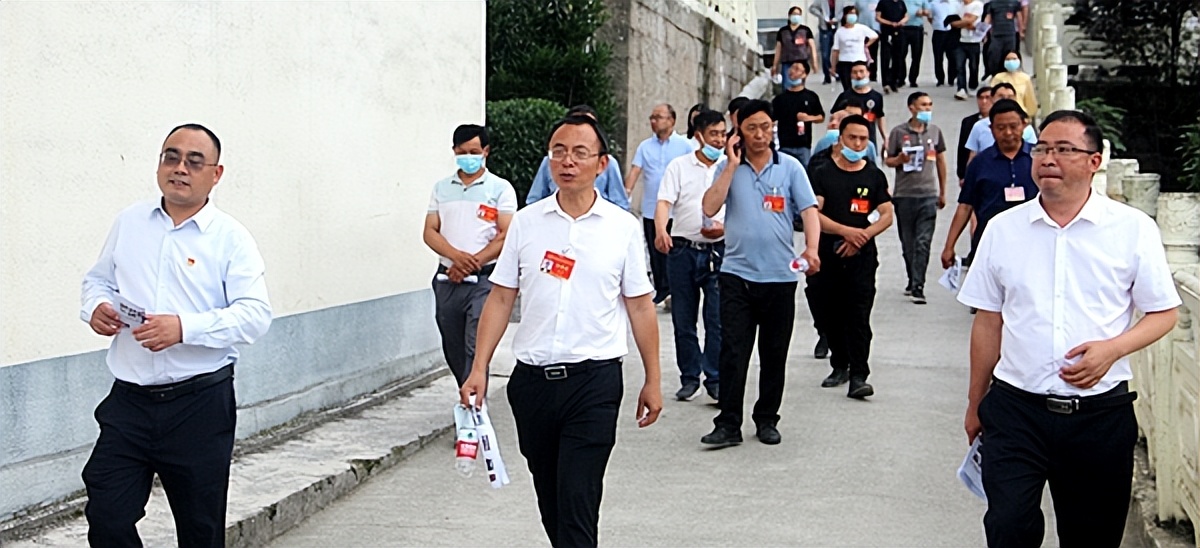 丰都龙河镇丰一中学校简介,丰都县丰一中学