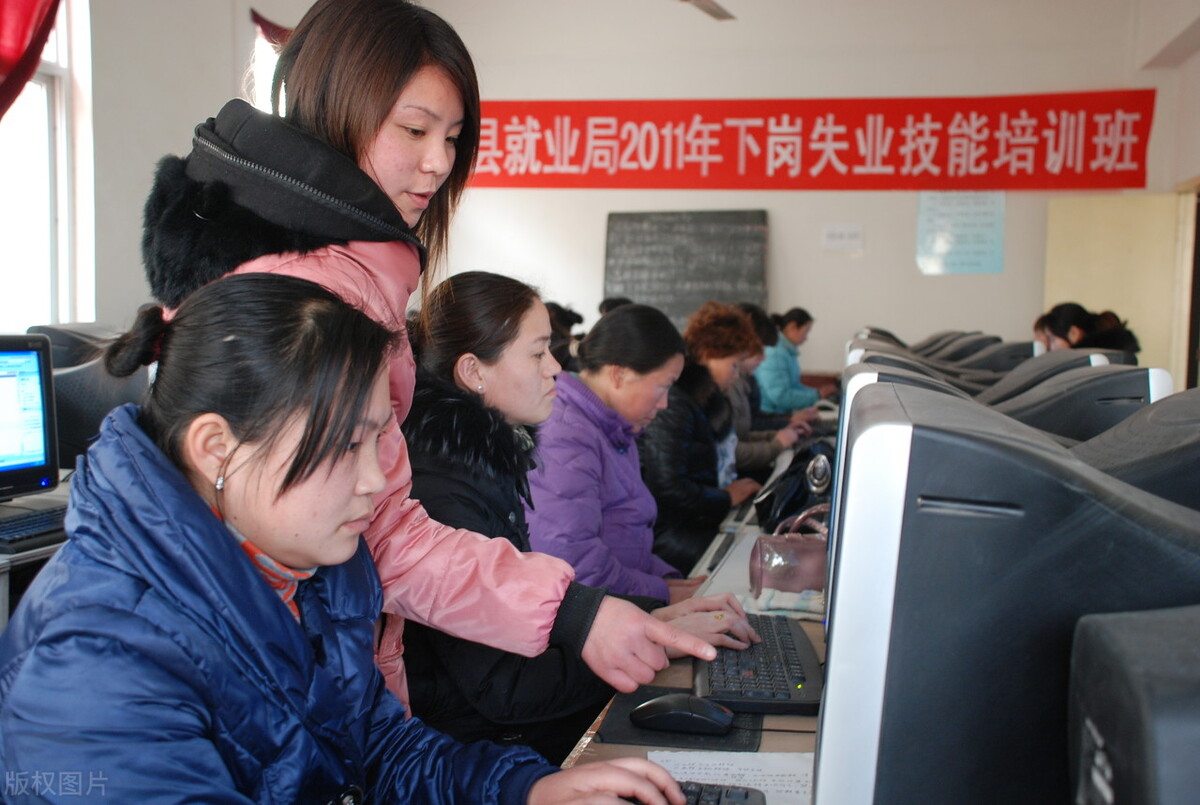 单位缴纳社保和个人哪个养老金高,个人与单位退休养老金差距