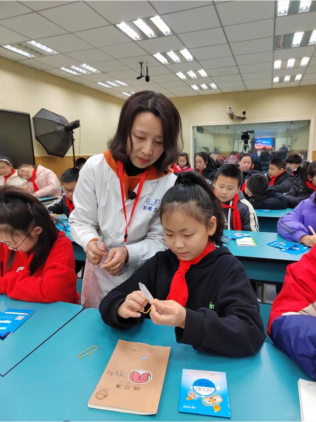 气球实操课,气球律动操幼儿小班