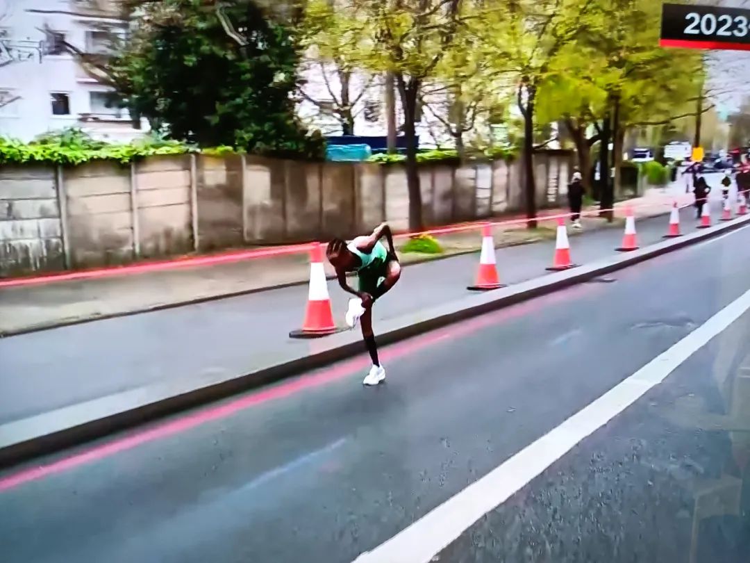 不吃不喝练一月,惊天逆转赢伦马:哈桑已是女子中长跑GOAT?