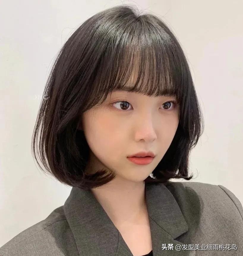 眉上刘海短发发型,短发八字刘海发型