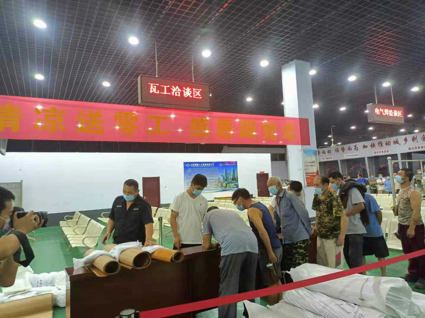 郑州哪里有可以做临时工的,郑州给打零工人员搭帐篷