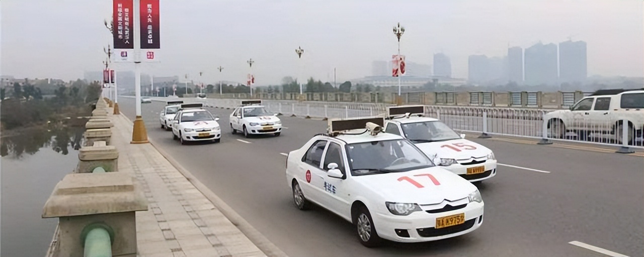 科目三会有几次补考机会,科目三补考可以换考场补考吗