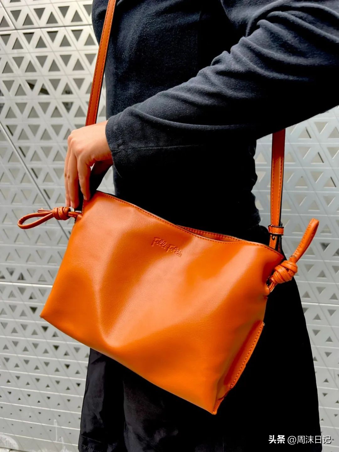 奢侈包的背法,头层牛皮旅行包三种背法