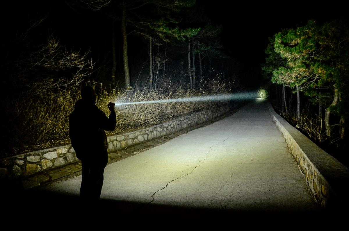 迈特明酷fw3白激光手电,迈特明酷虎头2号手电10000流明