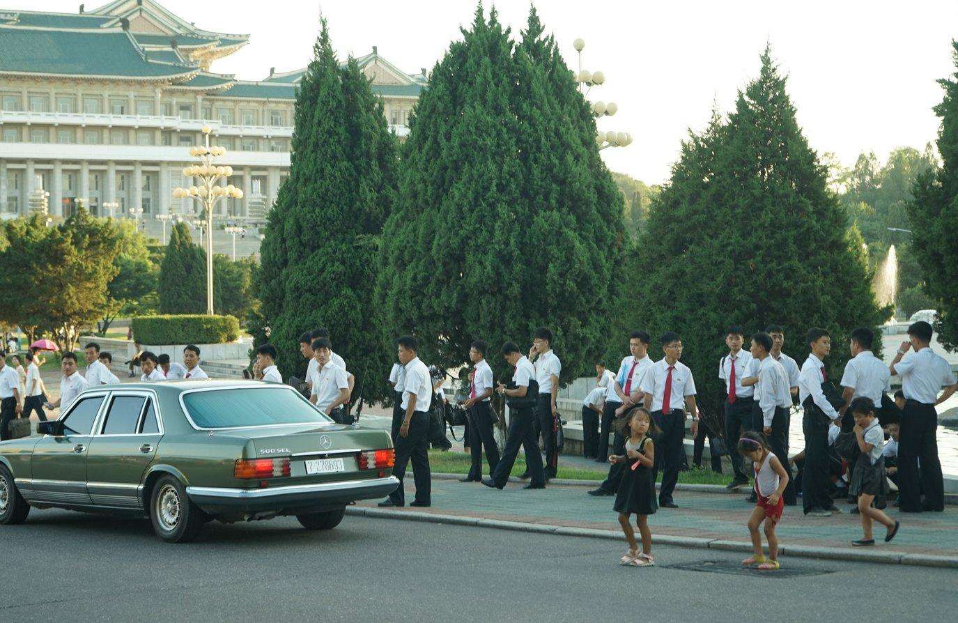 朝鲜街上的豪车,朝鲜豪华汽车进口