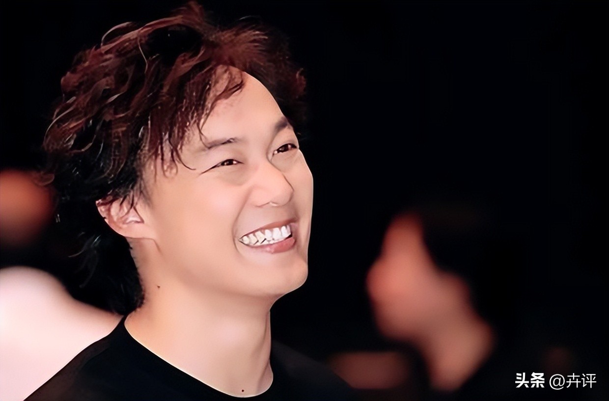 孟美岐给周传雄当导师够心酸不,孟美岐周传雄演唱会对比