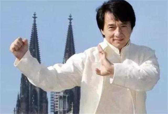 成龙谈林凤娇和房祖名,成龙谈林凤娇房祖名