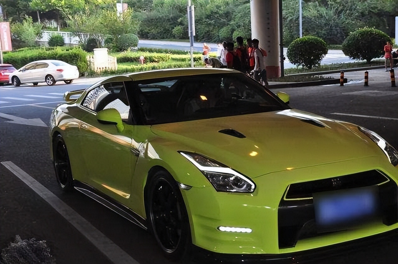 中国足球队球员开什么车,中国男子足球国家队都开什么车