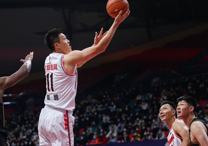 广东北京赛后更衣室说胡明轩,cba判罚引争议