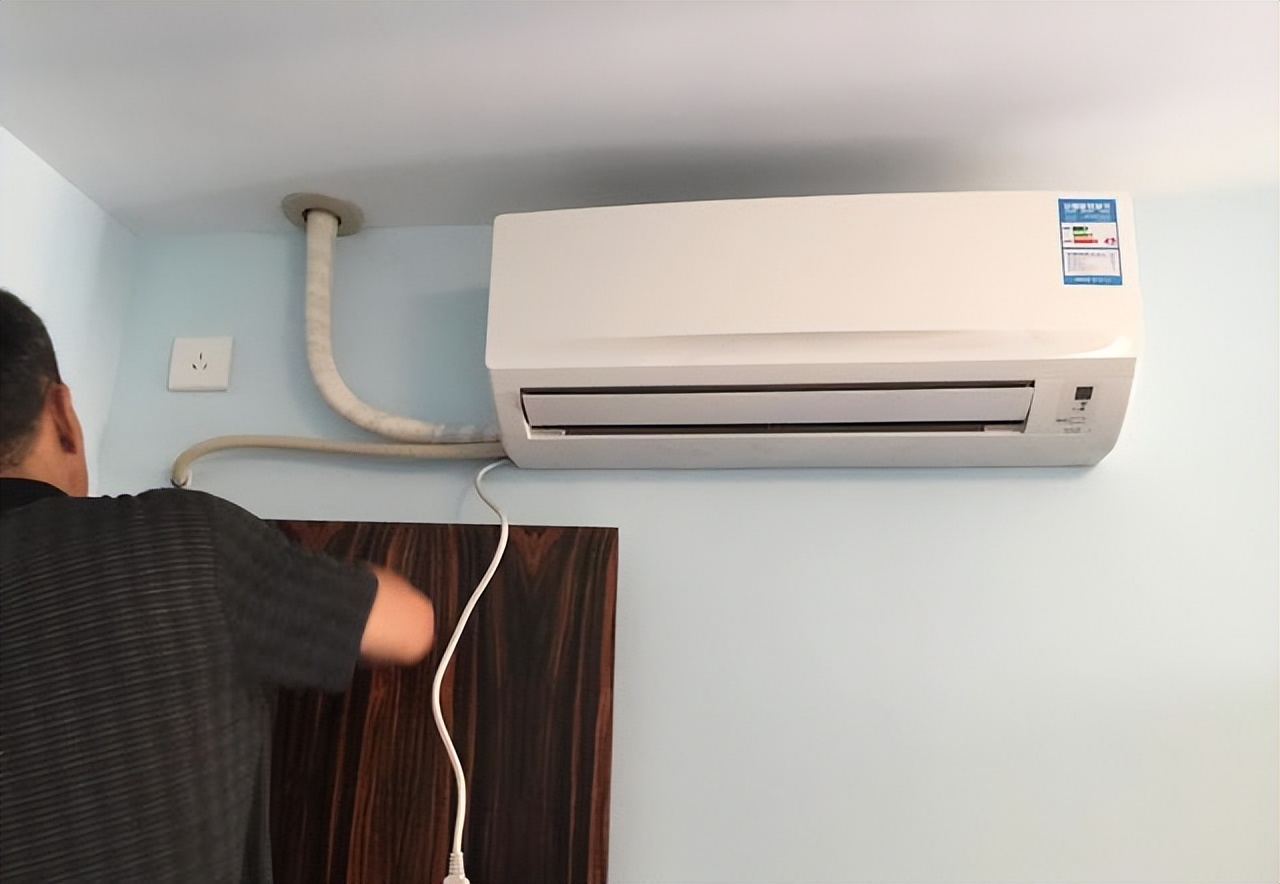 美的空调制热室外机漏水怎么解决,空调制热外机底部漏水水管不流水