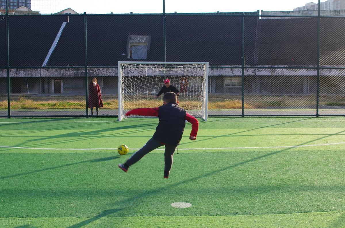 为中国足球贡献自己的一份力,有足球就有梦想的主题作文
