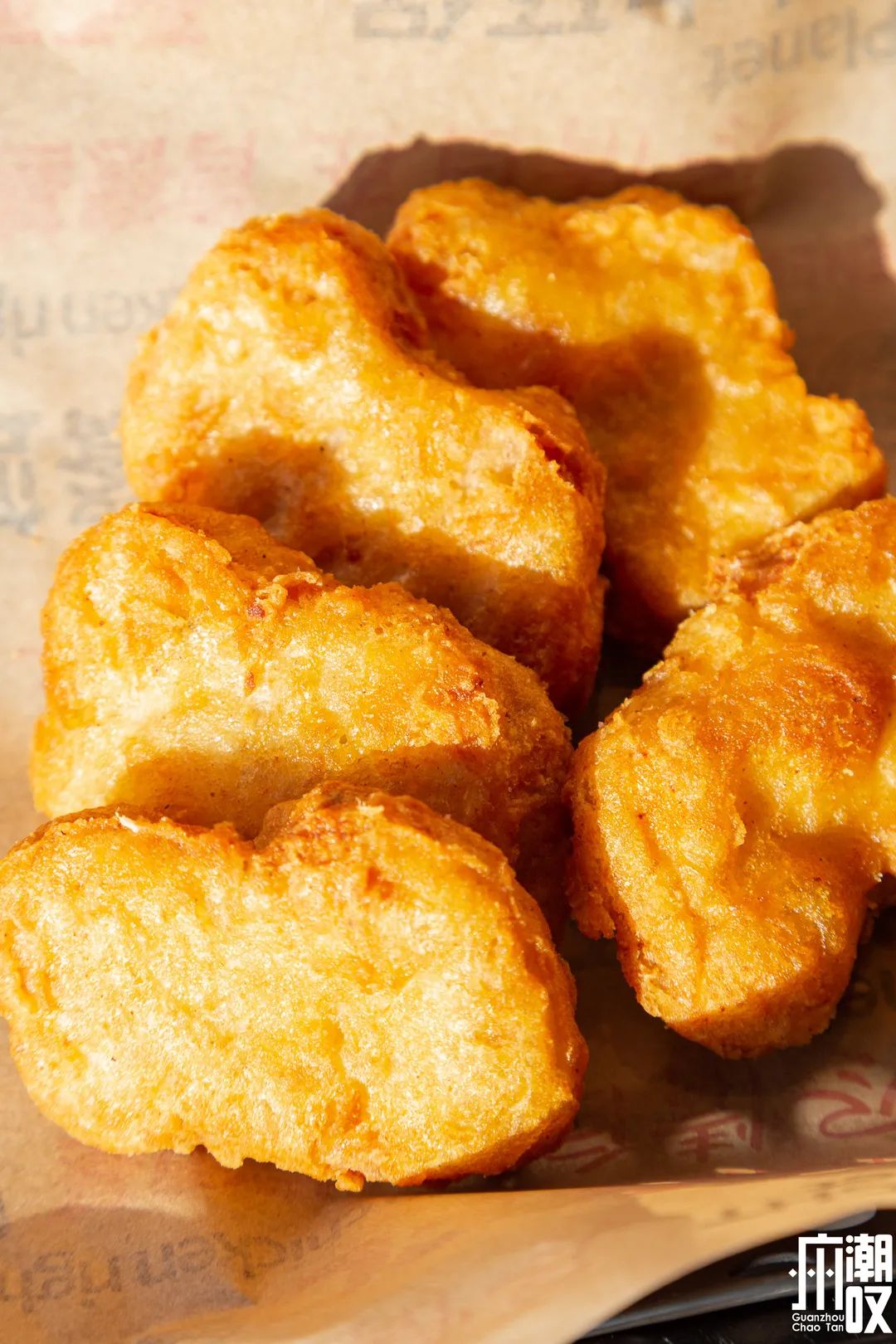 肯德基的圣诞新品芝士炸鸡小火锅,kfc肯德基圣诞限定桶2021