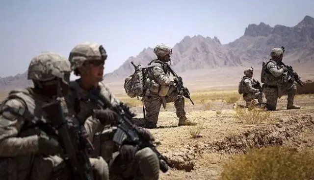 50万美军靠近中国，解放军两大动作亮明态度，冲突后果美承受不住