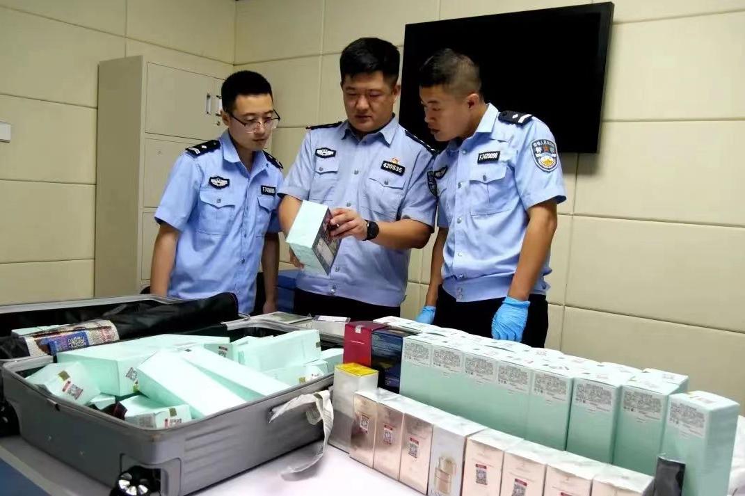 涉案金额1亿元假冒服装,两起“套代购”走私案告破