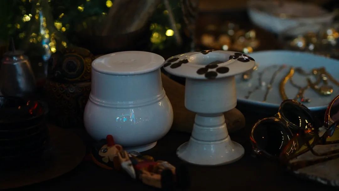 中国年轻人，不买房，只“玩物丧志”