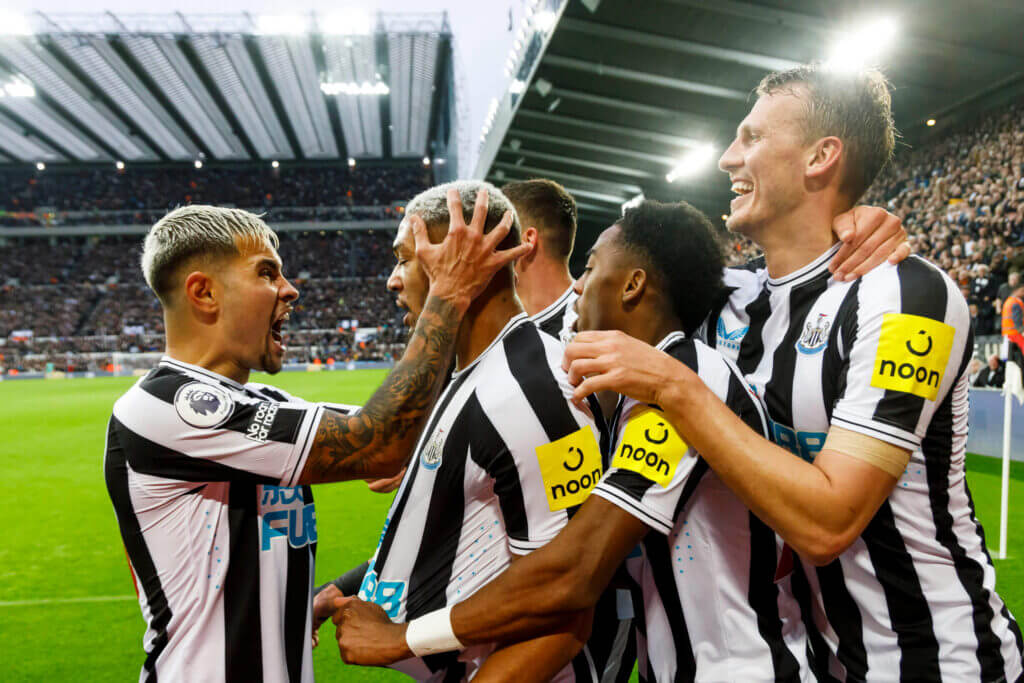 英超球衣胸前广告收入,英超各个球队球衣赞助商印制