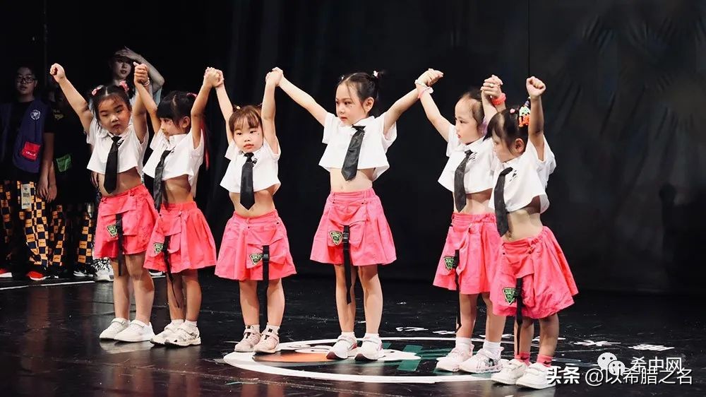 “爱在希腊不负韶华”雅典唯米街舞2022暑假汇报演出隆重举行