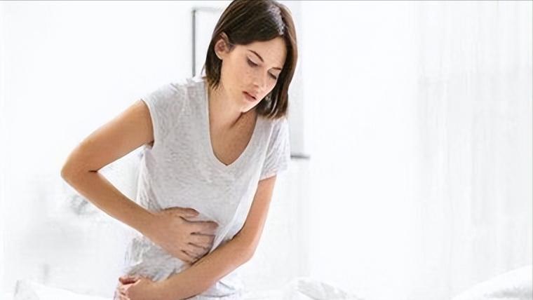 大妈上厕所正用力，身体掉下一块“肉”？医生坦言：这是你的子宫