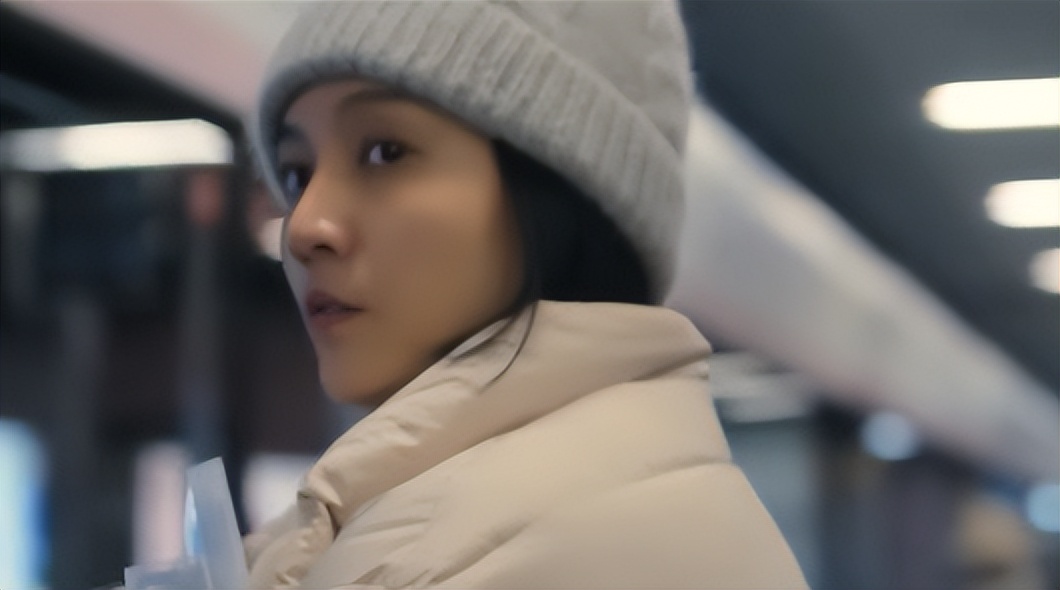 被骂上热搜的“卫生巾”，月经羞耻吗？怎么来个例假就羞耻了呢