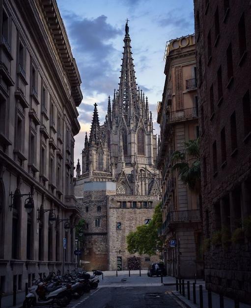 我是尖的，戳破天的那种！——哥特风格