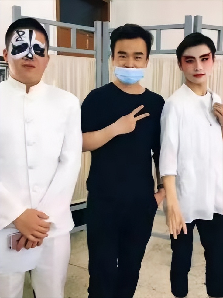 95后男子辞职创业轻松月入2万,90后边上班边创业月入5万