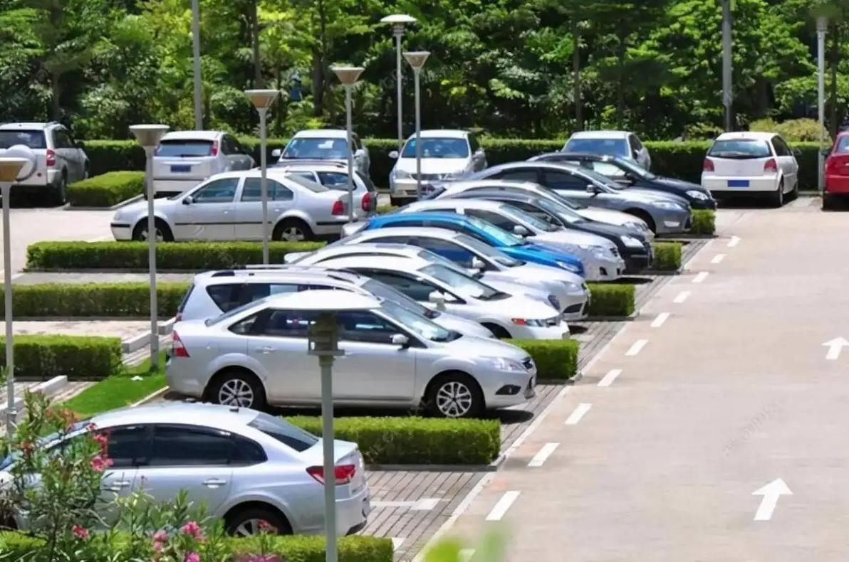 来自东北农村的机械师方力频，立志研发利国神器，拒绝卖给老美