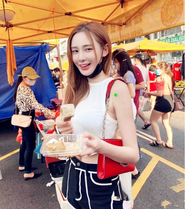 马来西亚顶级美人，坐飞机开豪车穿大牌，厨房都不忘秀A5腰