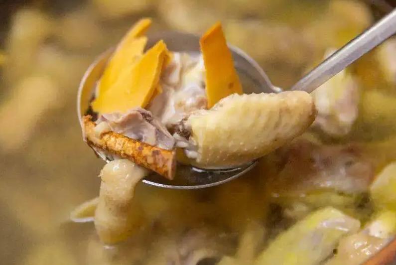 五指毛桃哪个品种煲汤最好喝,五指毛桃千斤拔牛大力煲汤的功效