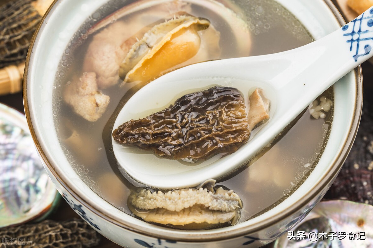 这种菇长得就像一个羊肚，加上母鸡炖汤，营养美味又养胃