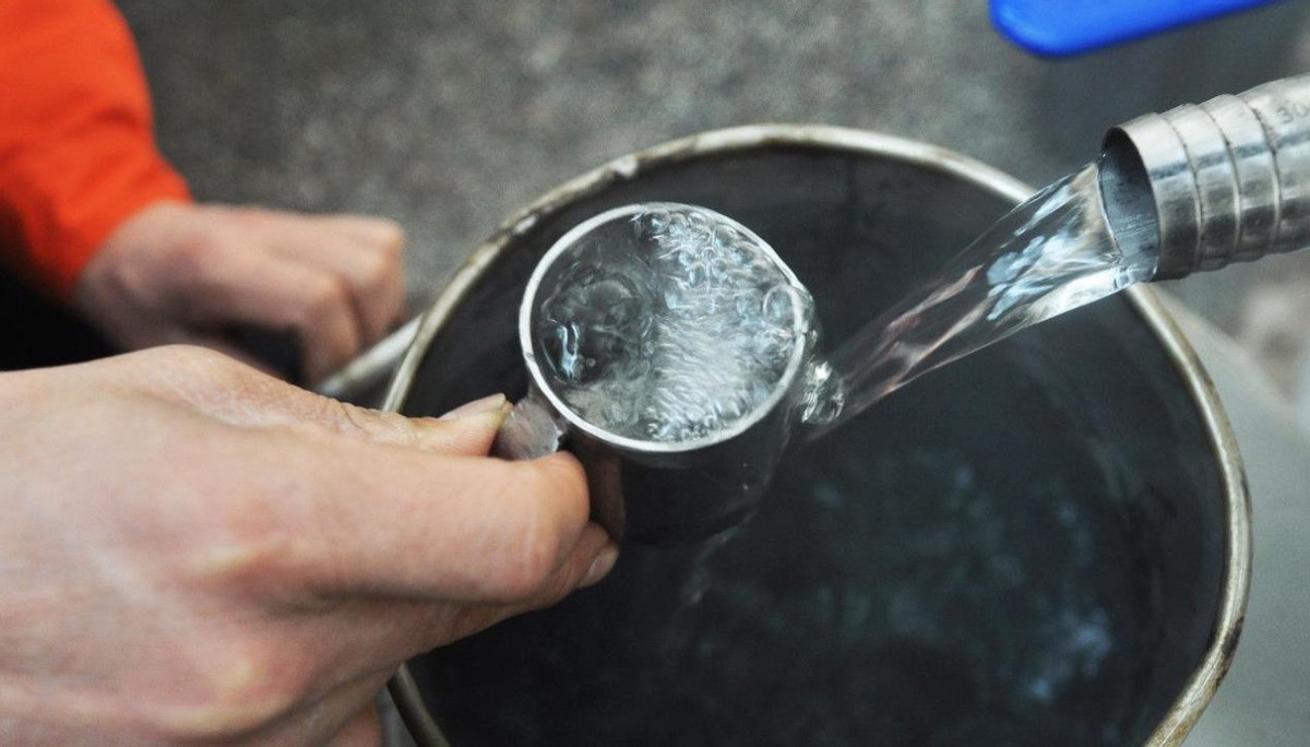 泡药酒泡出水泡是怎么回事,泡药酒是用散酒好还是瓶装酒好