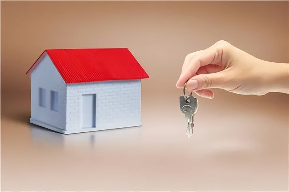 租客拖欠两月房租还赖着不搬家,租客不交房租不接电话可以报警吗